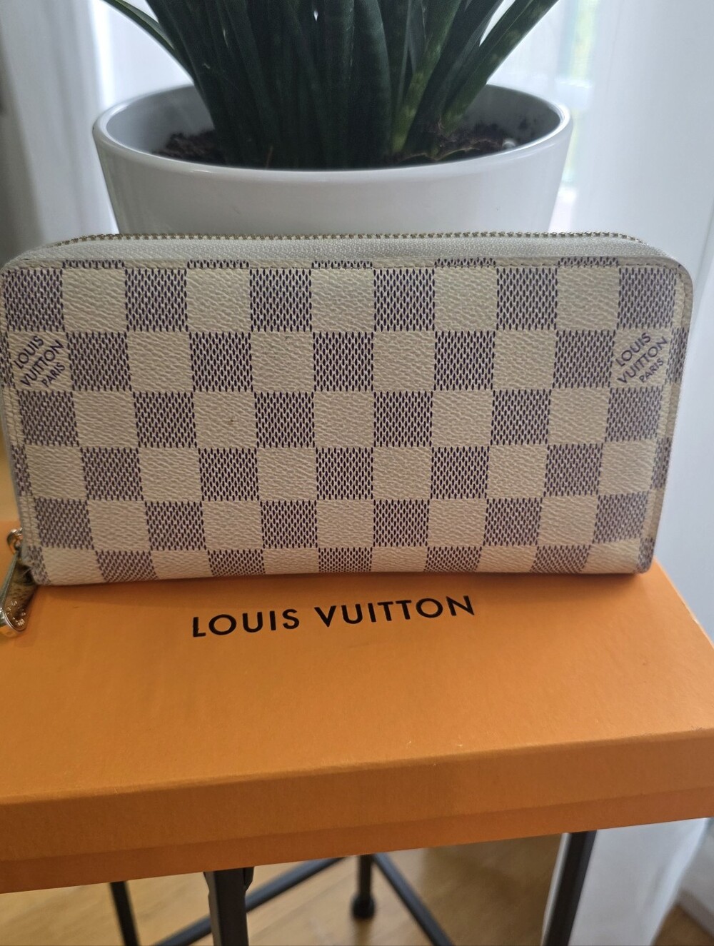 Louis Vuitton Damier Azur Zippy Long Wallet Pink Interior - Picture 4 of 6